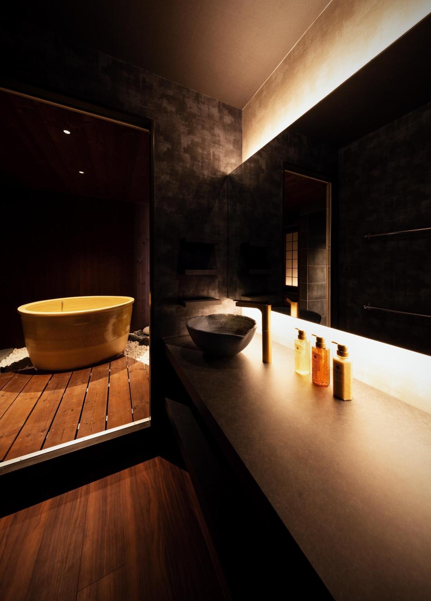 古今 天下茶屋 With A Private Parking Lot And A Half Open-Air Bath And Direct To Kix Villa Oszaka Kültér fotó